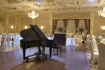 Photo of a piano in wedding event